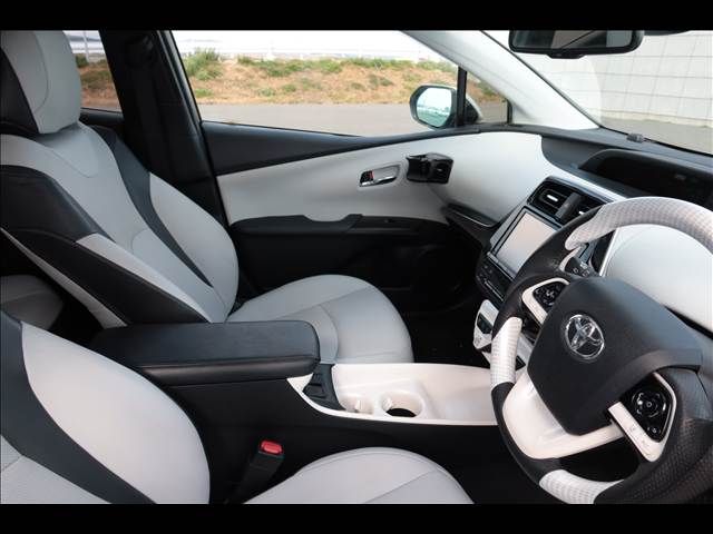 PRIUS 4WD
