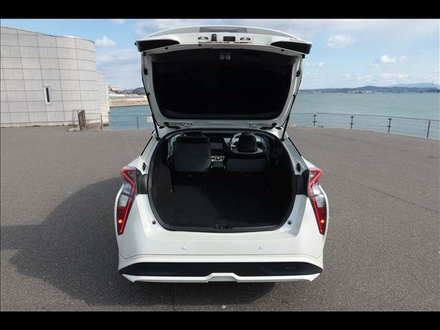 PRIUS 4WD
