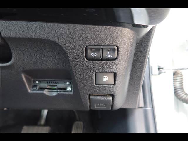 PRIUS 4WD