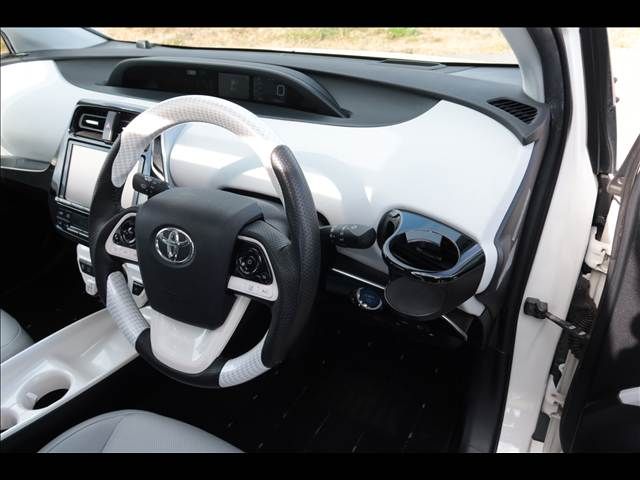 PRIUS 4WD
