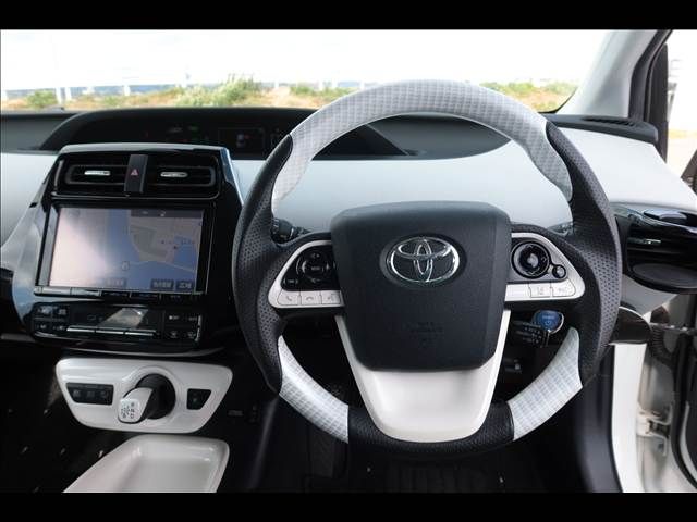 PRIUS 4WD