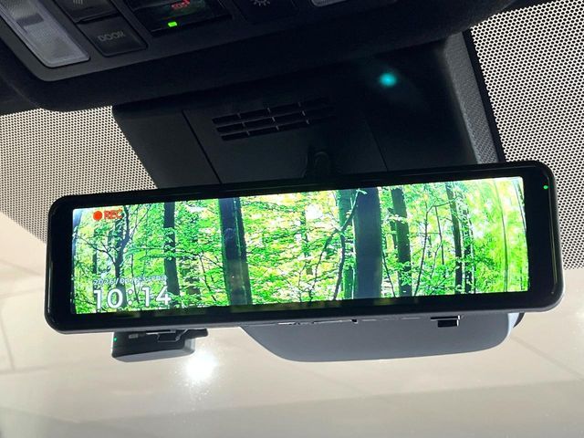 VOXY HYBRID
