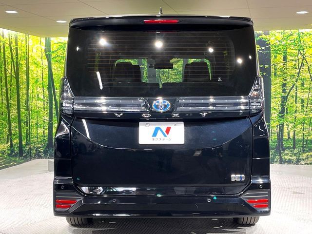VOXY HYBRID