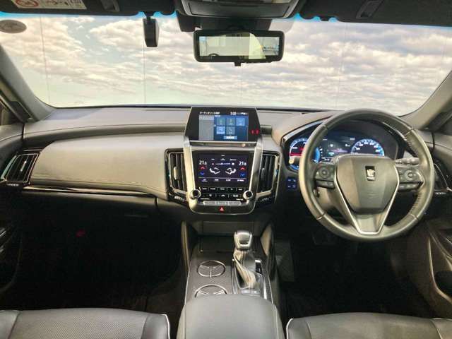 CROWN sedan hybrid 4WD