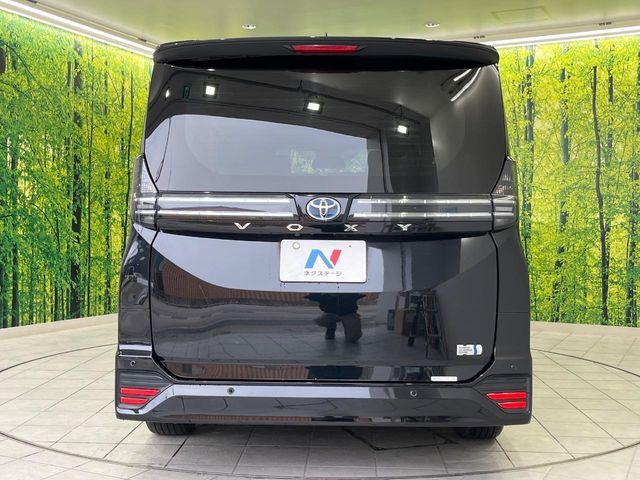 VOXY HYBRID