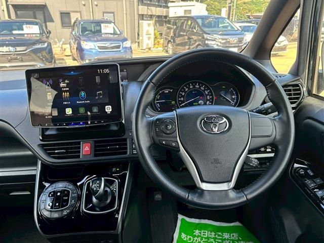 VOXY HYBRID