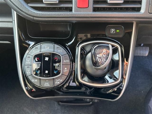 VOXY HYBRID