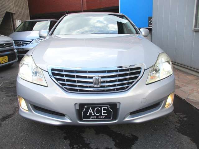 CROWN sedan
