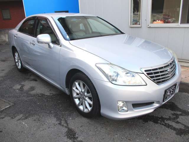 CROWN sedan