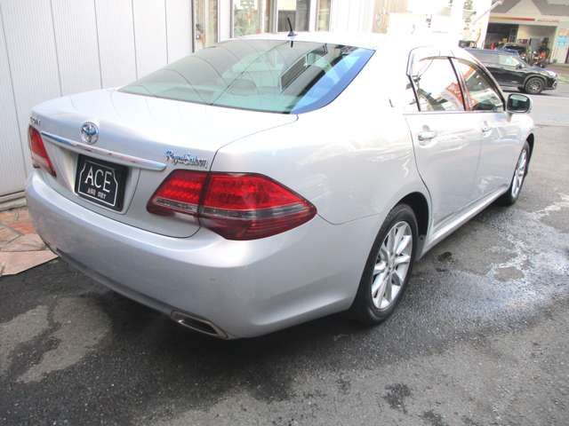 CROWN sedan