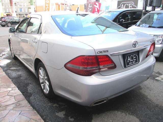 CROWN sedan