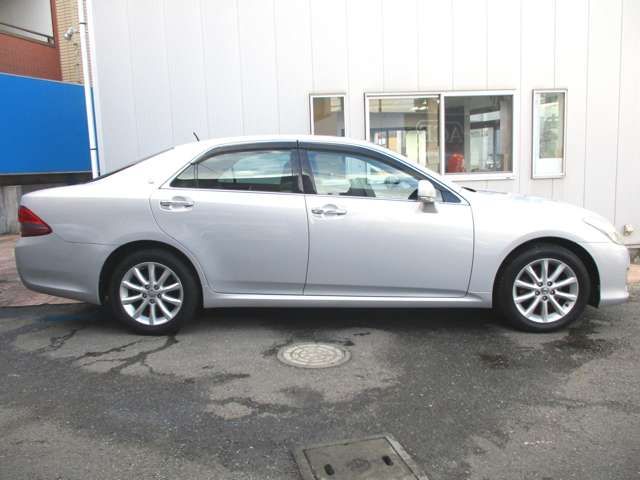 CROWN sedan