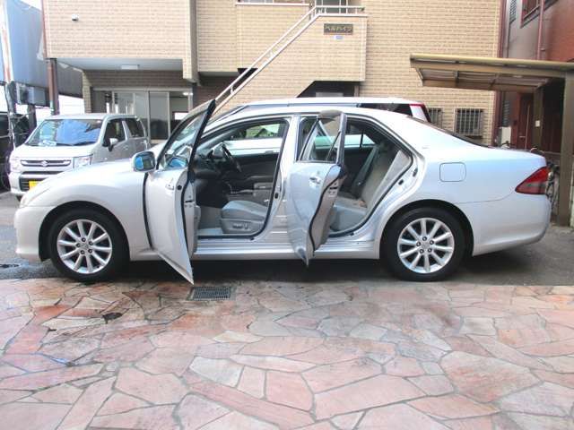 CROWN sedan