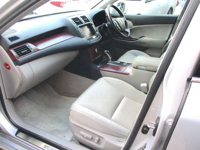 CROWN sedan