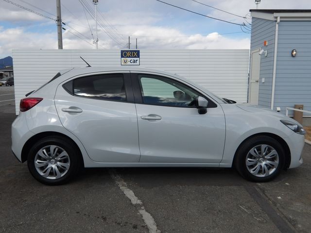 MAZDA2