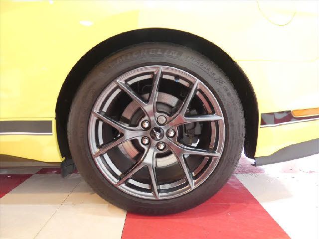 FORD MUSTANG