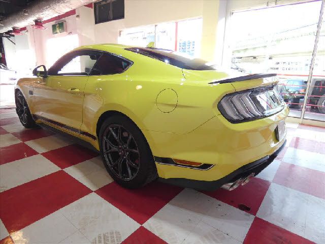FORD MUSTANG