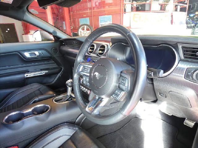 FORD MUSTANG