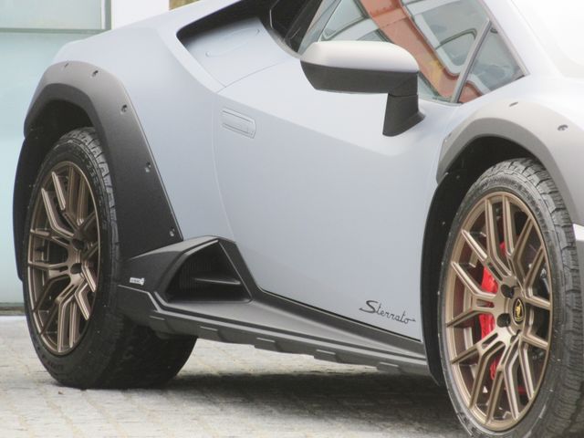 LAMBORGHINI HURACAN