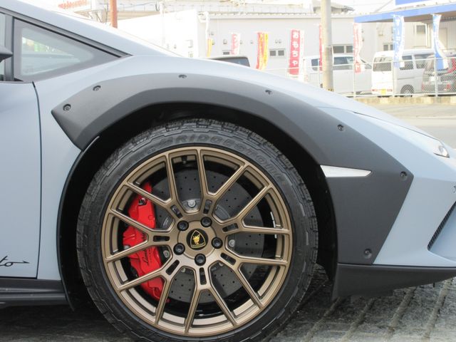 LAMBORGHINI HURACAN