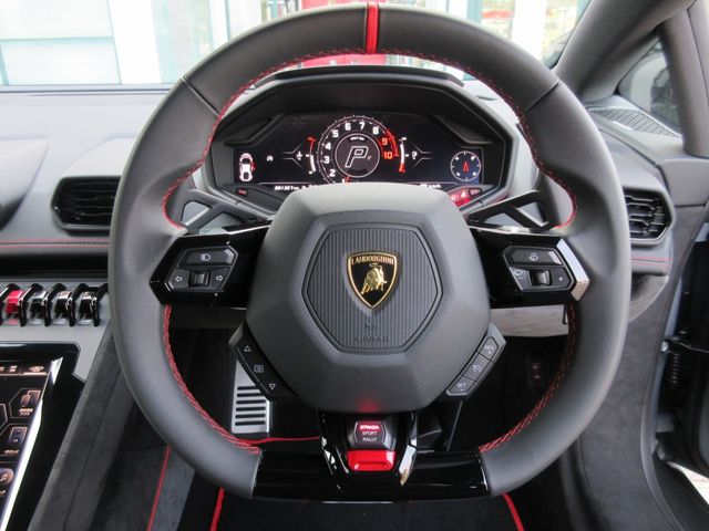 LAMBORGHINI HURACAN