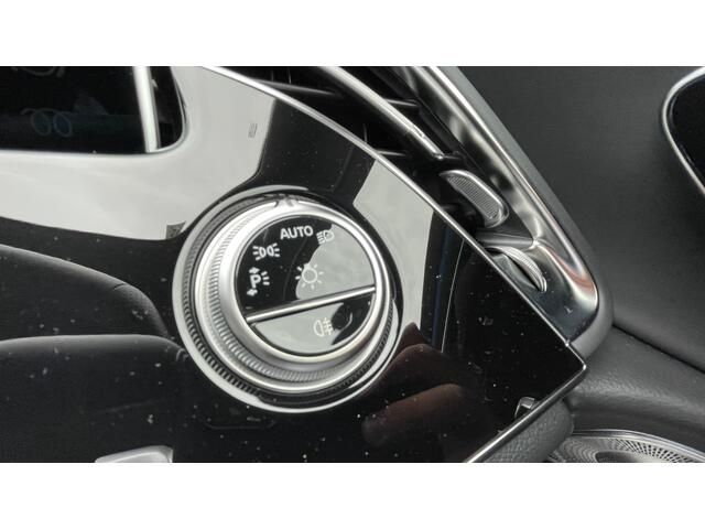 MERCEDES BENZ E class sedan