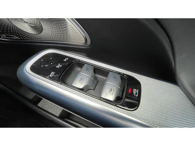 MERCEDES BENZ E class sedan