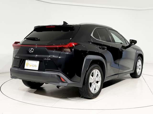 LEXUS UX200