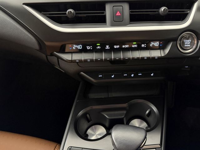 LEXUS UX200