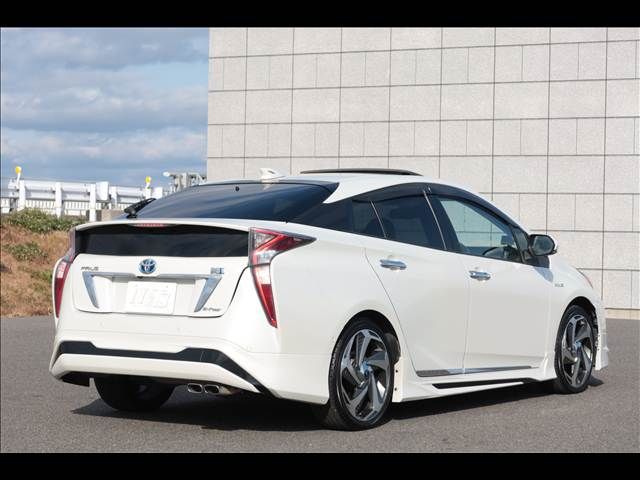 PRIUS 4WD