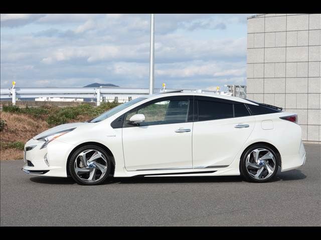 PRIUS 4WD