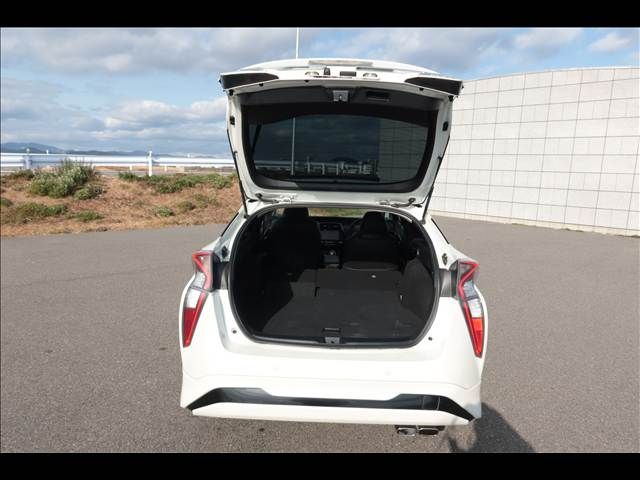 PRIUS 4WD