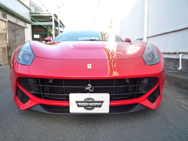 FERRARI F12