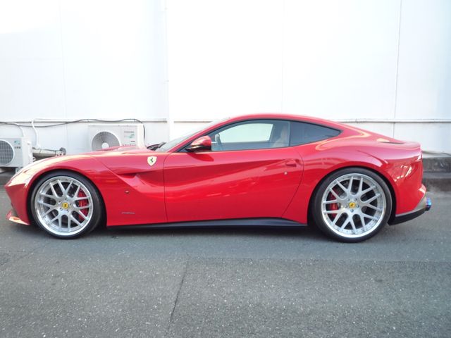 FERRARI F12