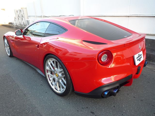 FERRARI F12