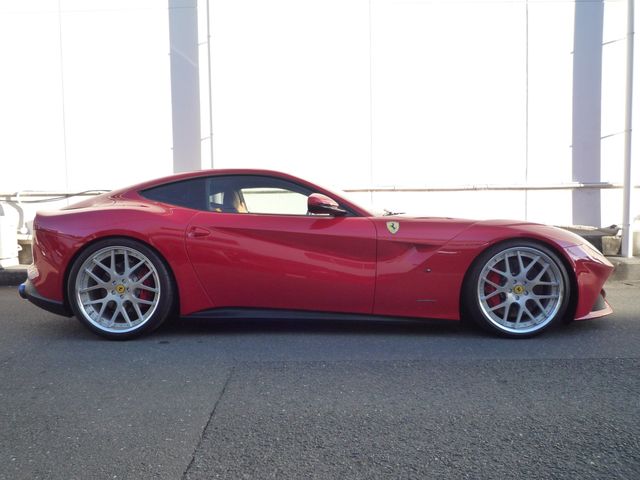 FERRARI F12