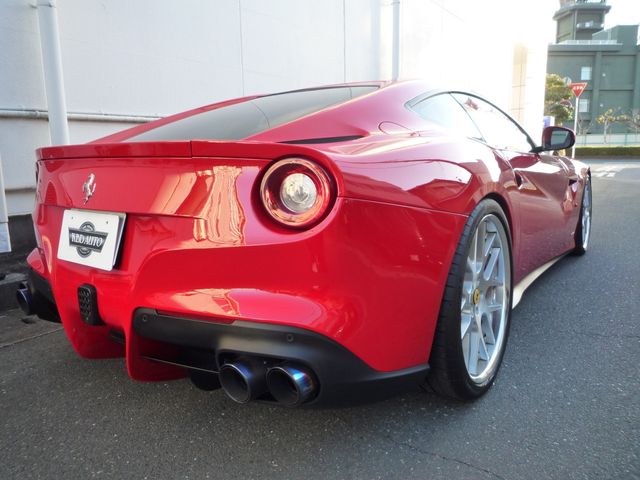 FERRARI F12