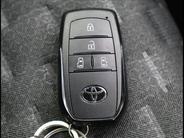 VOXY HYBRID