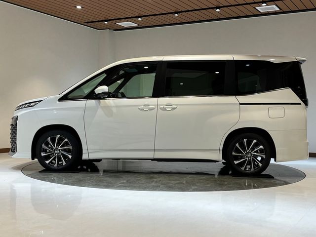 VOXY HYBRID
