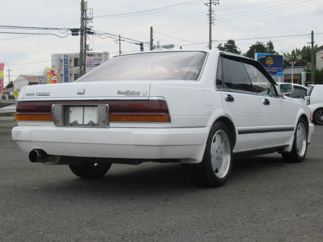 CEDRIC hardtop