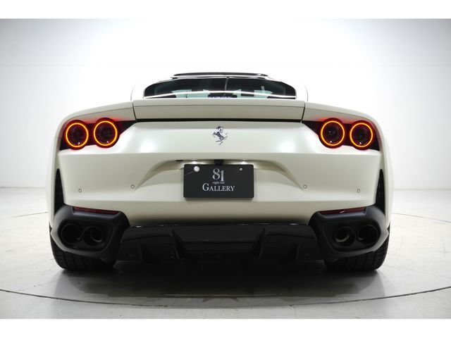 FERRARI 812 Superfast