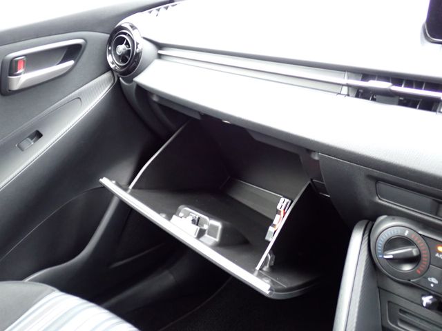 MAZDA2