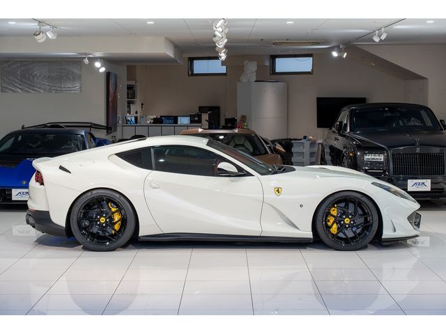 FERRARI 812 Superfast