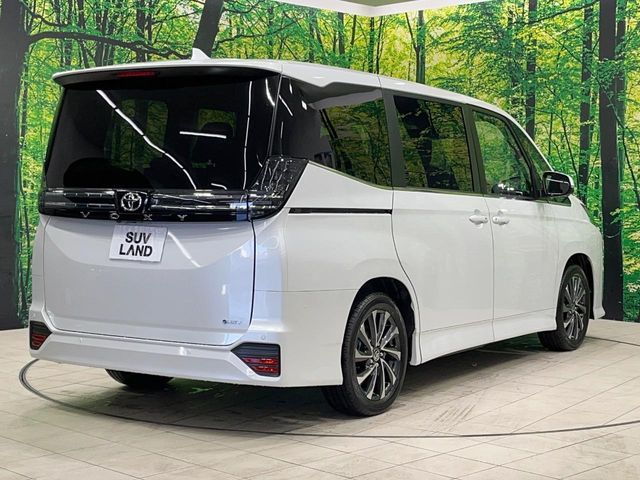 VOXY HYBRID