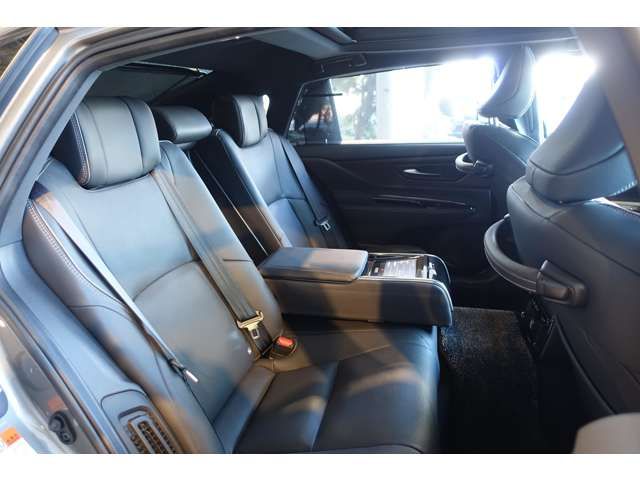 CROWN sedan