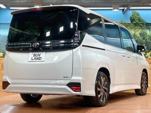 VOXY HYBRID
