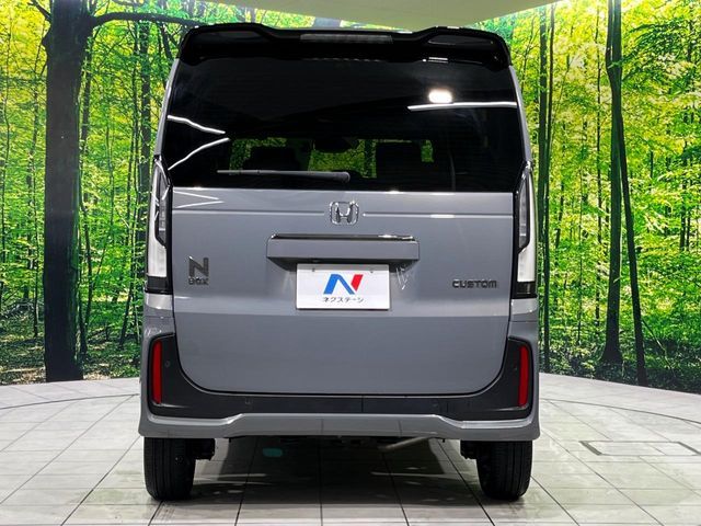 N-BOX CUSTOM 4WD