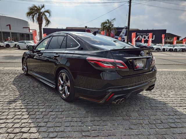 CROWN sedan hybrid
