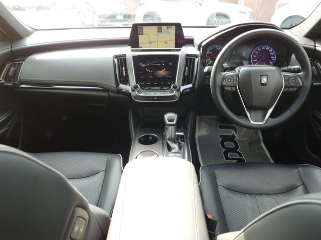 CROWN sedan hybrid