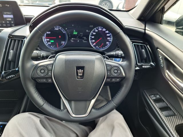 CROWN sedan hybrid